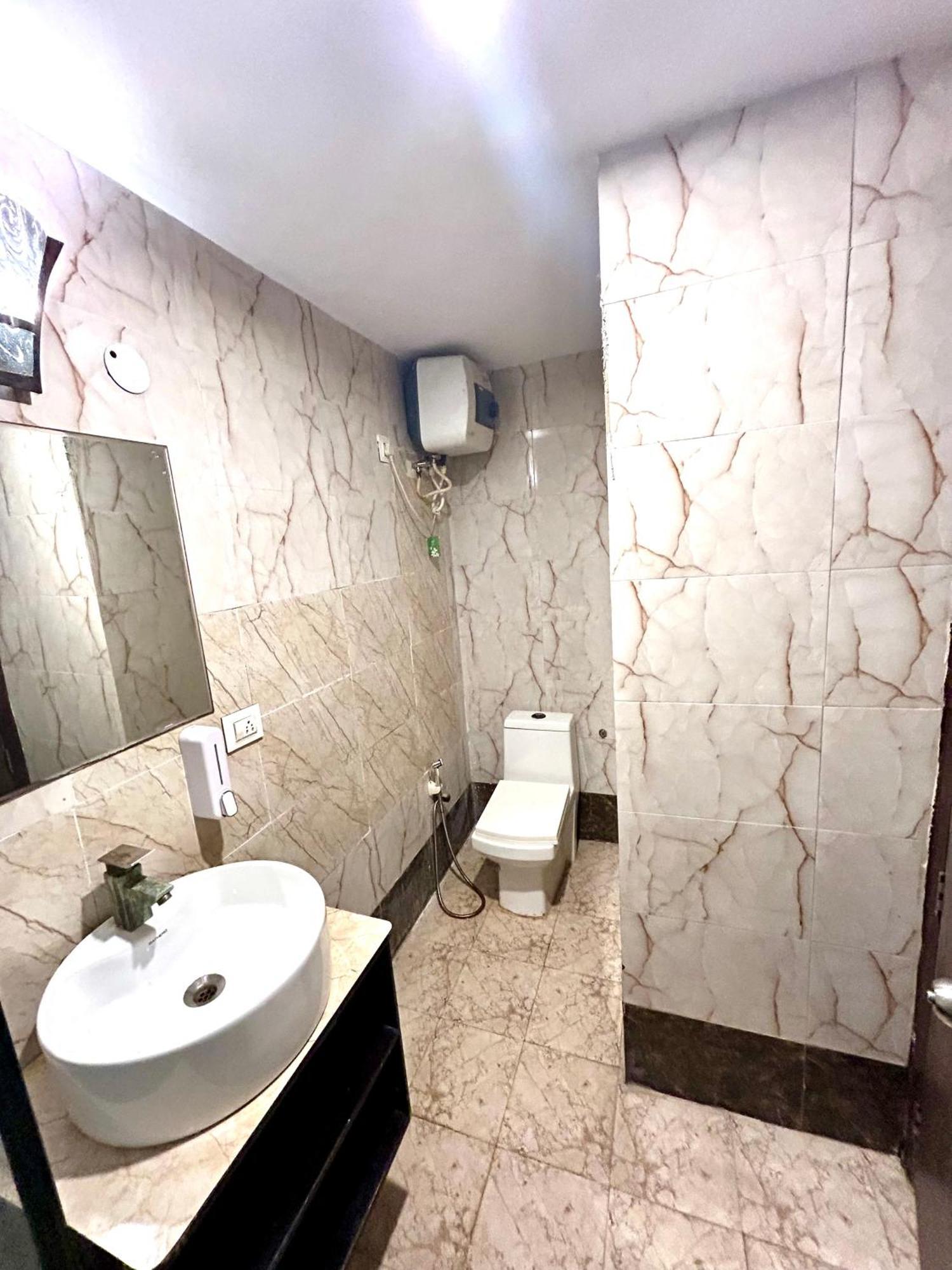Hotel Anandan Citrine Vrindāvan Esterno foto