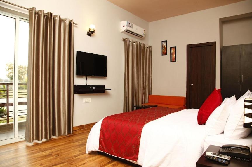 Hotel Anandan Citrine Vrindāvan Esterno foto