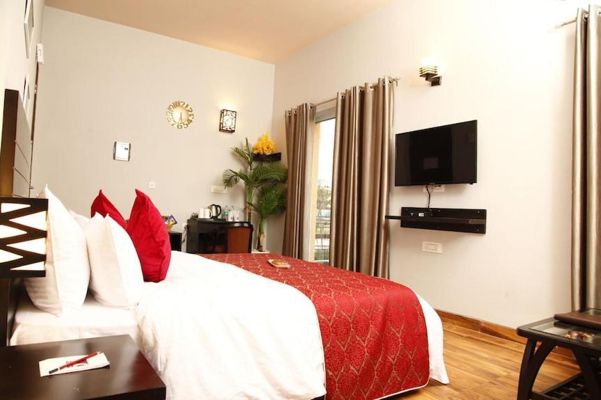 Hotel Anandan Citrine Vrindāvan Esterno foto