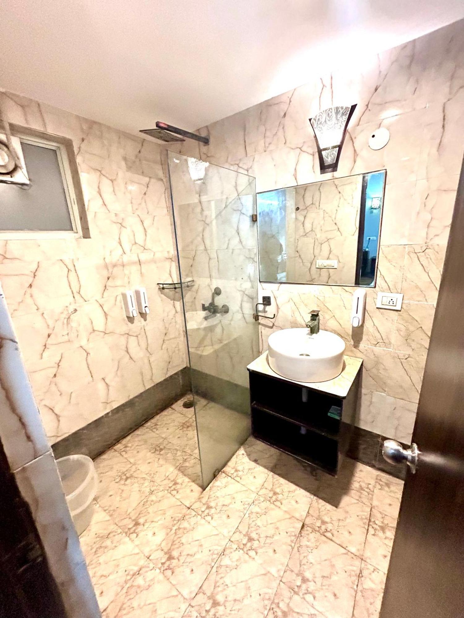Hotel Anandan Citrine Vrindāvan Esterno foto