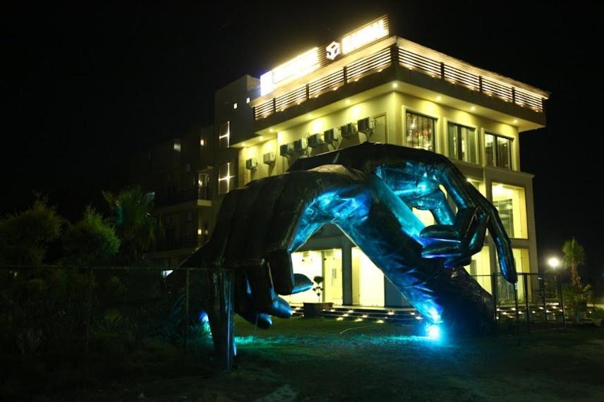 Hotel Anandan Citrine Vrindāvan Esterno foto