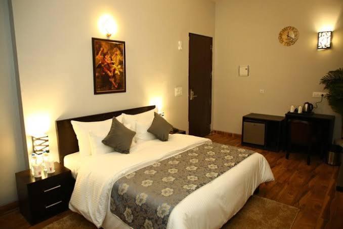 Hotel Anandan Citrine Vrindāvan Esterno foto