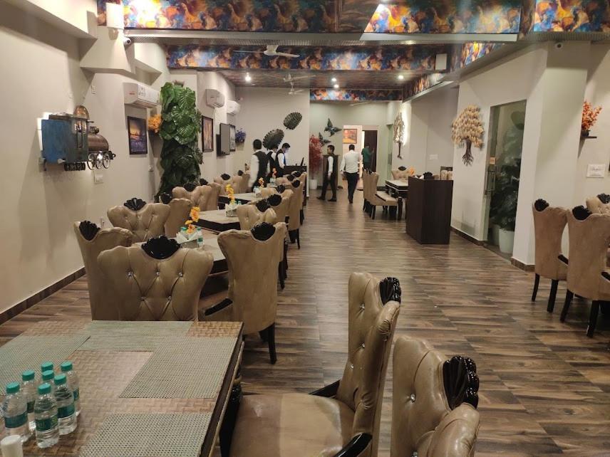 Hotel Anandan Citrine Vrindāvan Esterno foto