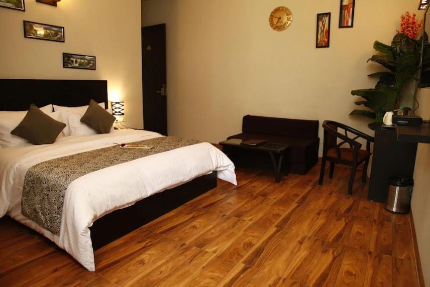 Hotel Anandan Citrine Vrindāvan Esterno foto