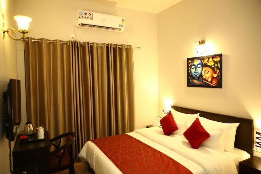 Hotel Anandan Citrine Vrindāvan Esterno foto