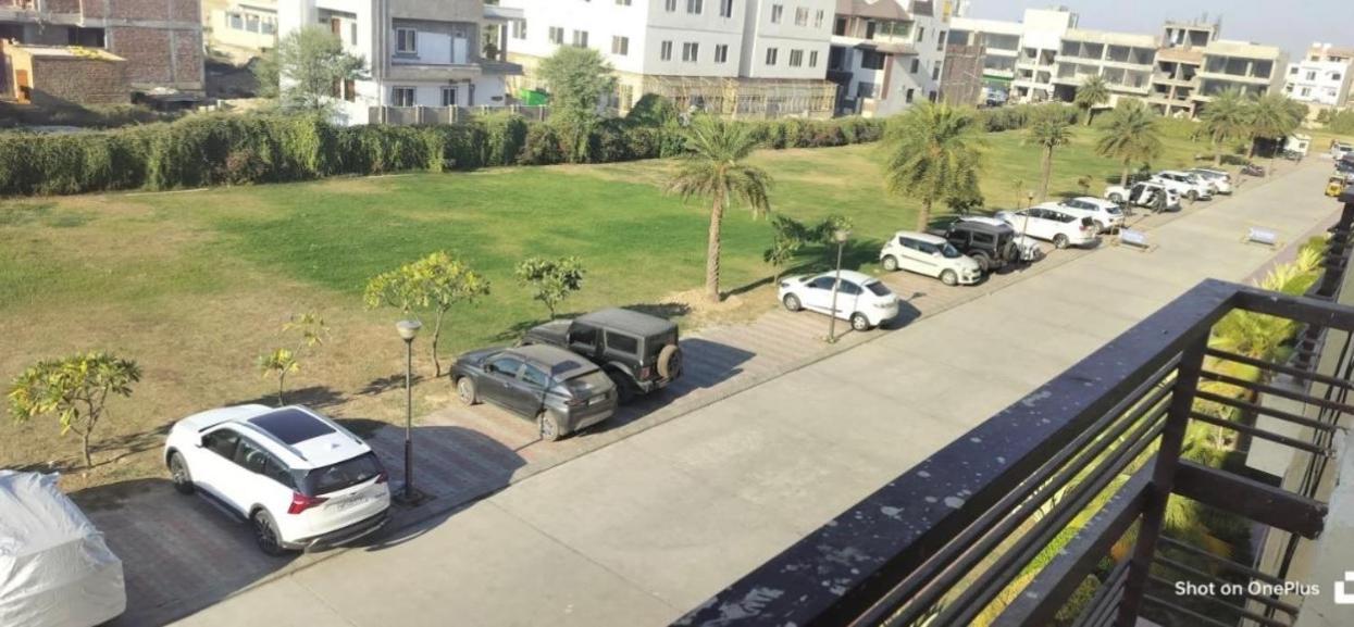 Hotel Anandan Citrine Vrindāvan Esterno foto